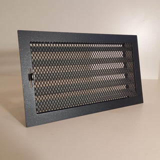 Juodos (antracitas) grotelės su žaliuzėmis židiniams 400 x 180 mm. Tiesios židinio grotelės su žaliuzėmis ir montavimo lizdu