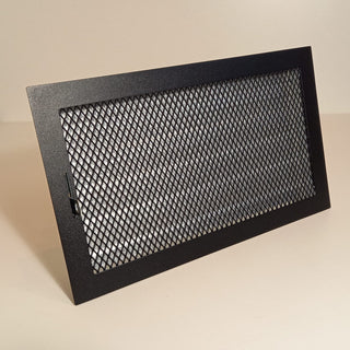 Juodos (smėlis) grotelės su žaliuzėmis židiniams 400 x 180 mm. Tiesios židinio grotelės su žaliuzėmis ir montavimo lizdu