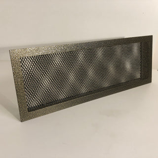 Žalvario spalvos grotelės židiniams 700 x 120 mm. Tiesios židinio grotelės su dvigubu tinkleliu ir montavimo lizdu