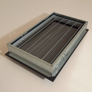 Juodos (antracitas) grotelės su žaliuzėmis židiniams 500 x 180 mm. Tiesios židinio grotelės su žaliuzėmis ir montavimo lizdu