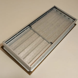 Žalvario spalvos grotelės su žaliuzėmis židiniams 700 x 180 mm. Tiesios židinio grotelės su žaliuzėmis ir montavimo lizdu