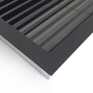 Juodos (antracitas) grotelės židiniams 300 x 150 mm, nukreipančios. Tiesios židinio grotelės su montavimo lizdu