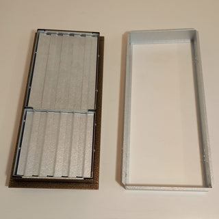 Žalvario spalvos grotelės su žaliuzėmis židiniams 300 x 150 mm. Tiesios židinio grotelės su žaliuzėmis ir montavimo lizdu