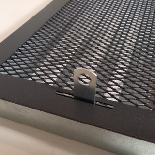 Juodos (antracitas) grotelės su žaliuzėmis židiniams 500 x 180 mm. Tiesios židinio grotelės su žaliuzėmis ir montavimo lizdu