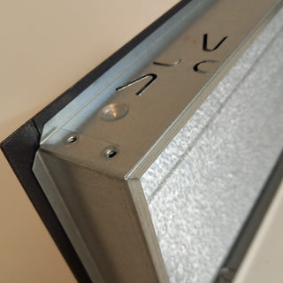 Juodos (antracitas) grotelės su žaliuzėmis židiniams 500 x 180 mm. Tiesios židinio grotelės su žaliuzėmis ir montavimo lizdu