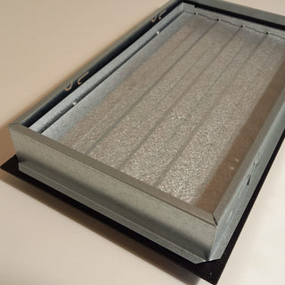 Juodos (smėlis) grotelės su žaliuzėmis židiniams 300 x 180 mm. Tiesios židinio grotelės su žaliuzėmis ir montavimo lizdu