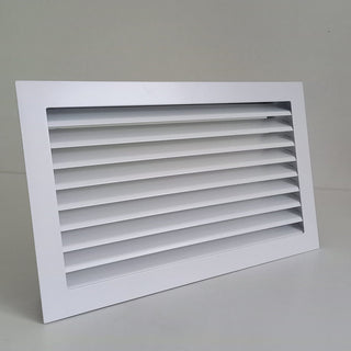 Baltos grotelės židiniams 180 x 180 mm, nukreipančios. Tiesios židinio grotelės su montavimo lizdu