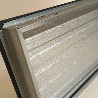 Juodos (antracitas) grotelės su žaliuzėmis židiniams 180 x 100 mm. Tiesios židinio grotelės su žaliuzėmis ir montavimo lizdu