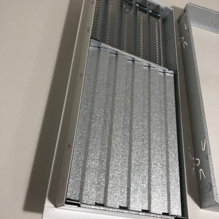 Baltos grotelės su žaliuzėmis židiniams 400 x 180 mm. Tiesios židinio grotelės su žaliuzėmis ir montavimo lizdu