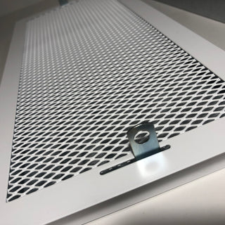 Baltos grotelės su žaliuzėmis židiniams 400 x 180 mm. Tiesios židinio grotelės su žaliuzėmis ir montavimo lizdu