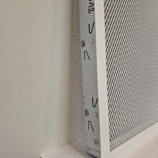 Nestandartinės baltos grotelės židiniams 400 x 400 mm. Tiesios židinio grotelės su dvigubu tinkleliu ir montavimo lizdu